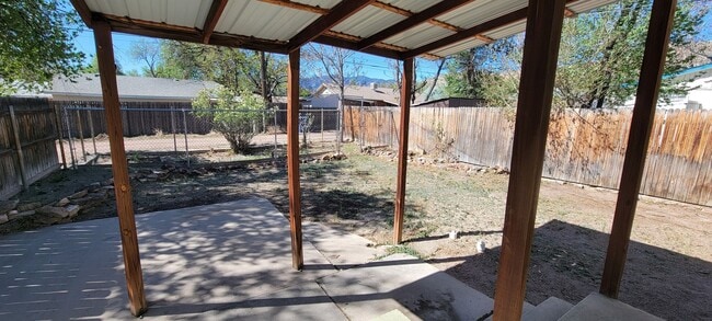Building Photo - 2 Bedroom 1 Bath Home