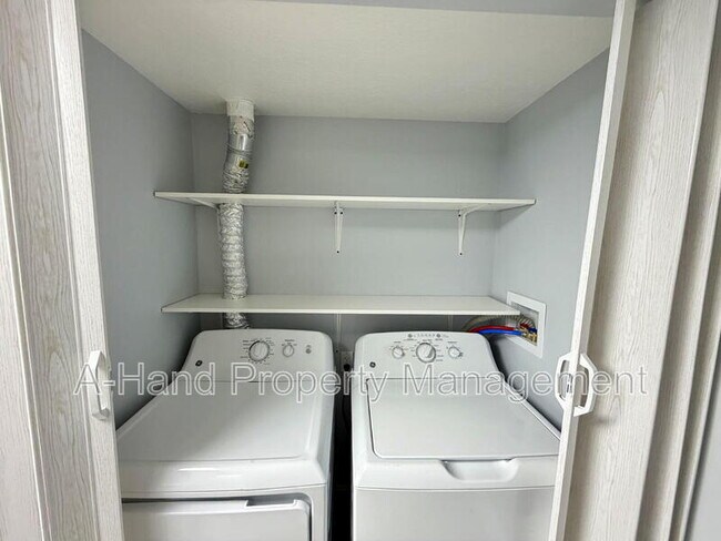 Building Photo - 205 Coconut Palm Way