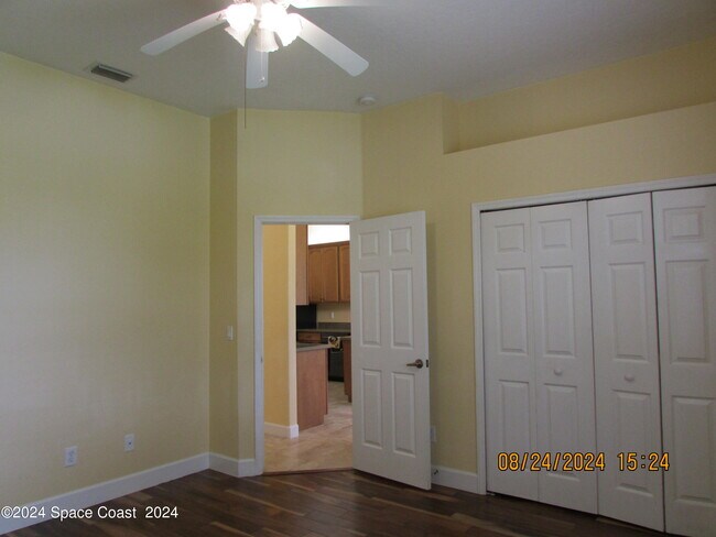 Building Photo - 1882 Woodfield Cir