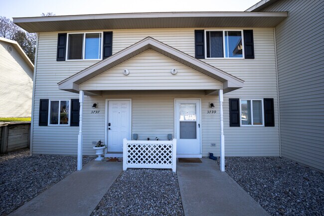 Building Photo - 3797 Vale Dr