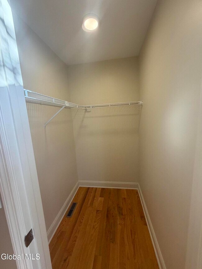 Building Photo - 53 Huntleigh Dr