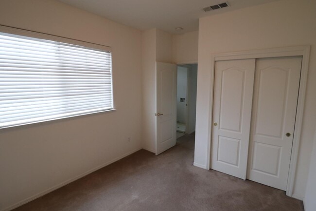 Building Photo - 70 W Brittany Ln