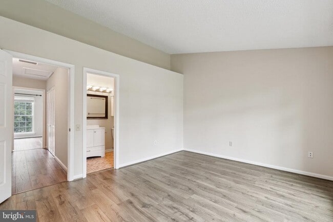 Building Photo - 7191 Fairfield Ct
