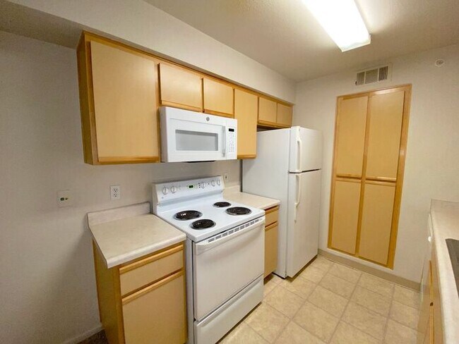 Building Photo - NW Reno Luxury Condo - Fitness Center, Poo...