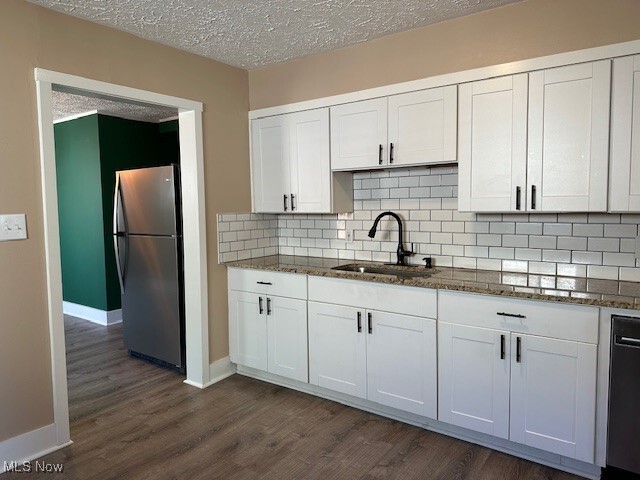 Building Photo - 2553 Edgebrook Ave