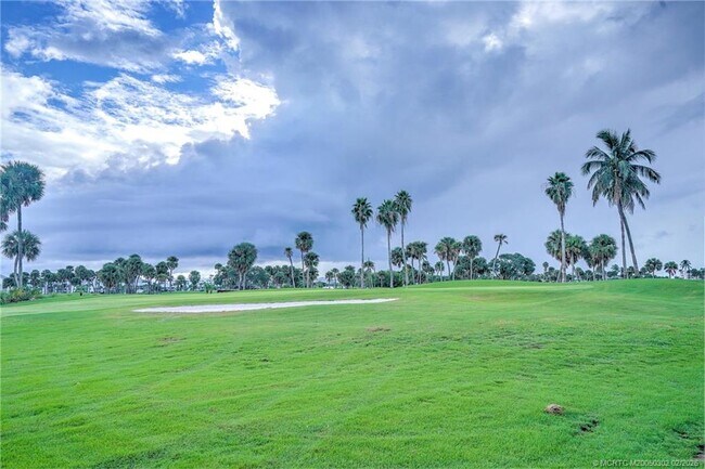 Building Photo - 331 Golfview Cir