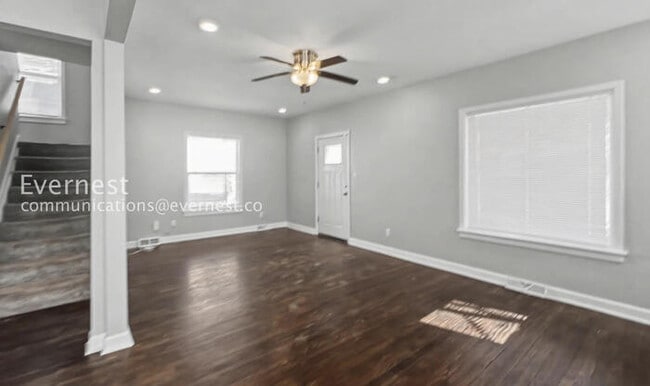 Building Photo - 4 Bed/3 Bath Home with In-Unit Laundry / Available Now!