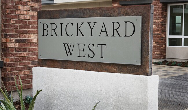 Building Photo - 826 Brickyard Ln