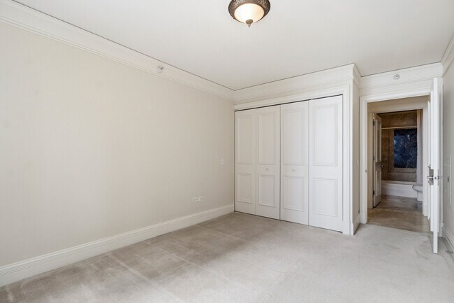 Building Photo - 201 N Westshore Dr