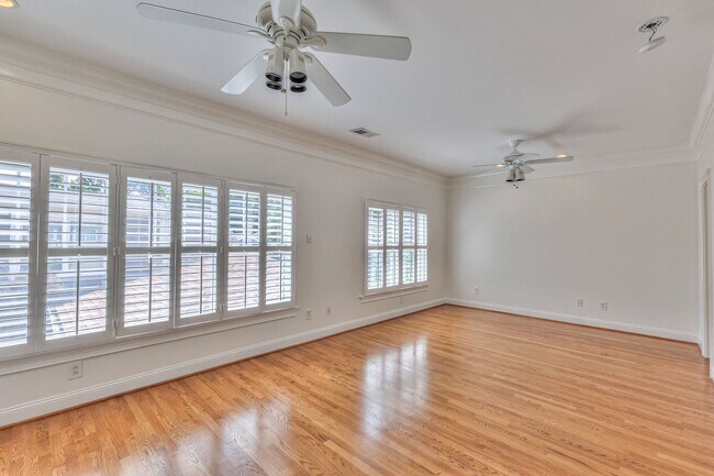 Building Photo - Perfect Brownstone in Sylvan Park near Wes...