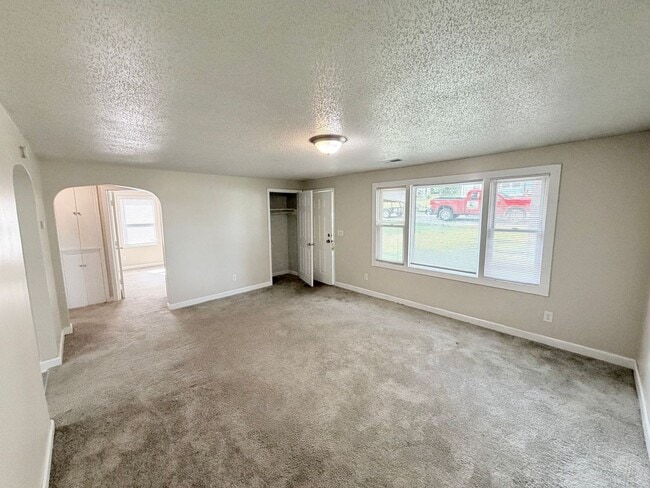 Building Photo - 6215 Lathrop Ave
