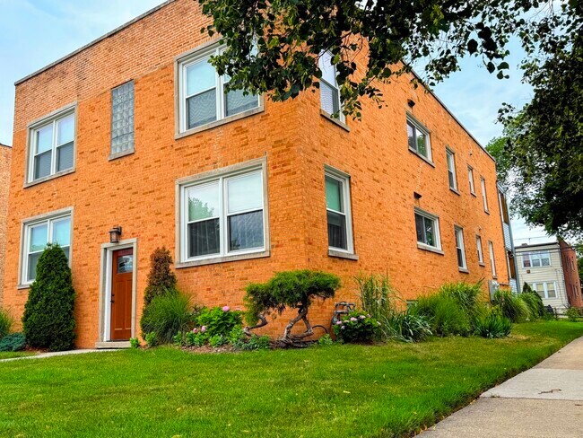 Primary Photo - 9003 Bronx Ave