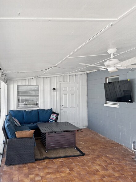 Building Photo - 6527 S West Shore Cir