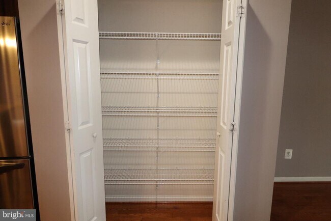 Building Photo - 104 Stingray Ct