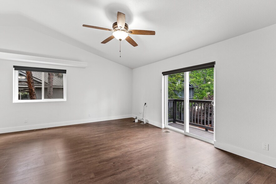 Building Photo - 111 E Oak Ave