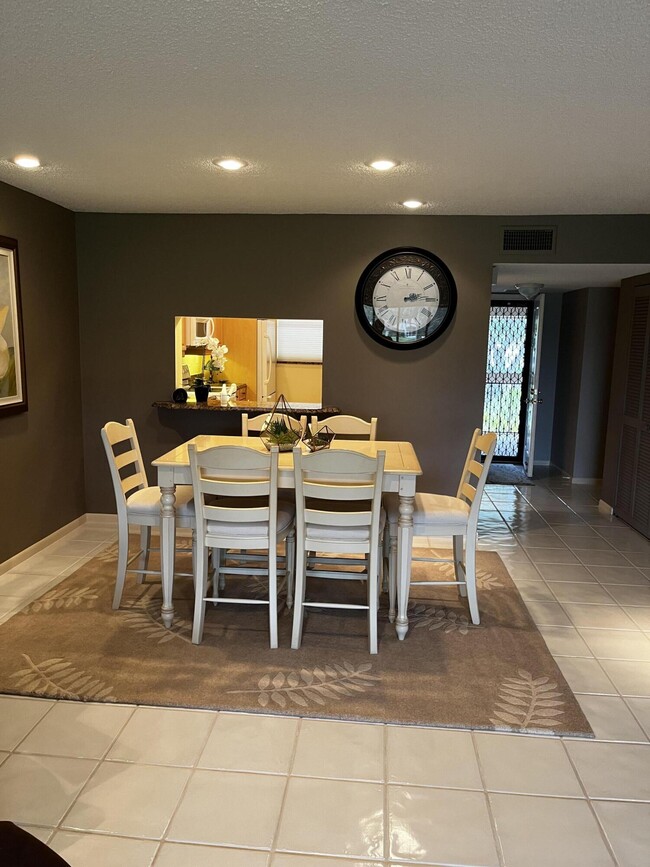 Building Photo - 12870 Briarlake Dr