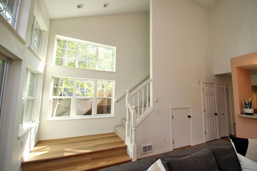 Building Photo - 9711 NW Miller Hill Dr