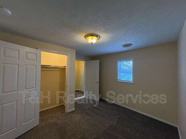 Building Photo - 609 1/2 South Crystal Street