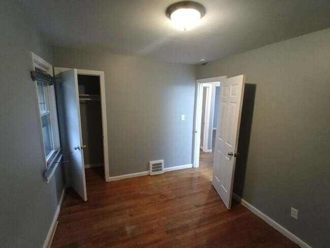 Building Photo - EAST SIDE - 3bd Brick Bungalow $1100/mo