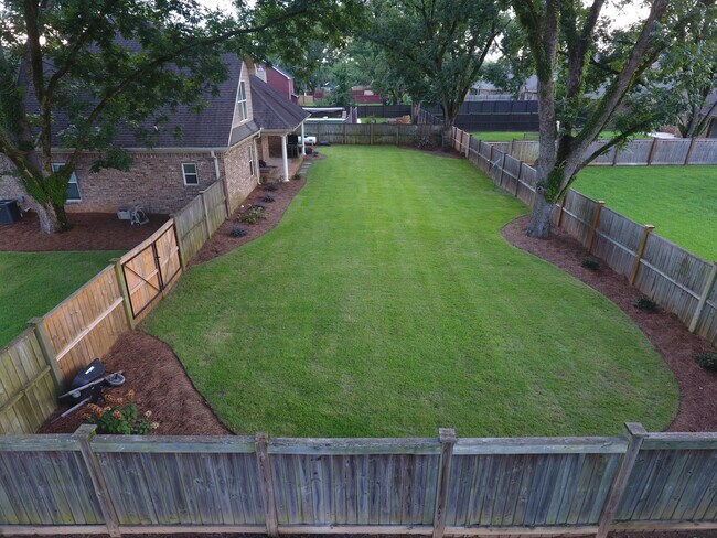 Building Photo - 208 Red Hawk Pointe