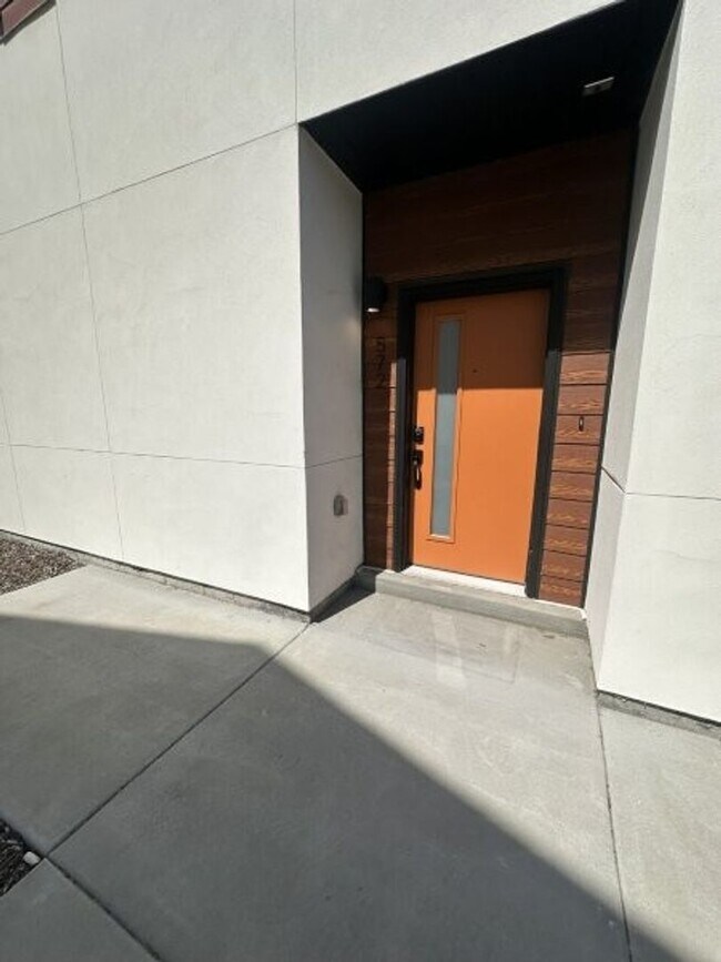 Building Photo - 572 E 3860 S