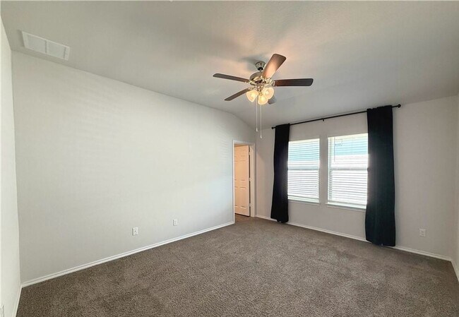 Building Photo - Stunning 3-bedroom 2-bathroom house!