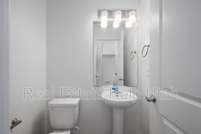 Building Photo - 285 W 1150 N