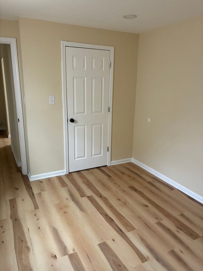 Building Photo - Stylish Renovated Home