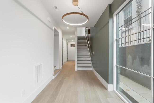 Building Photo - 3718 West End Ave