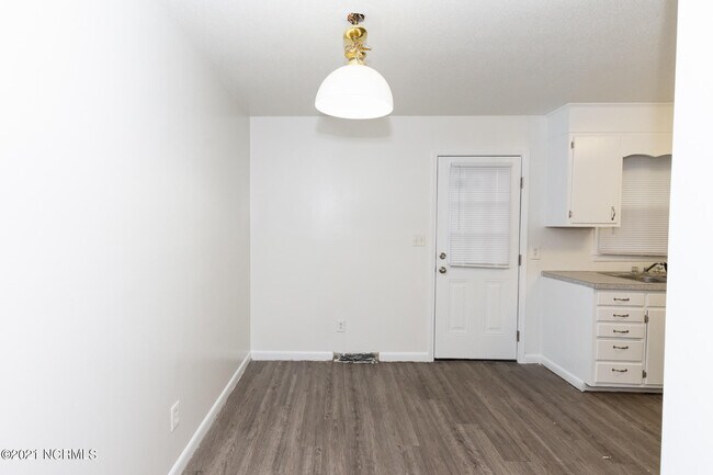 Building Photo - 318 Richlands Ave