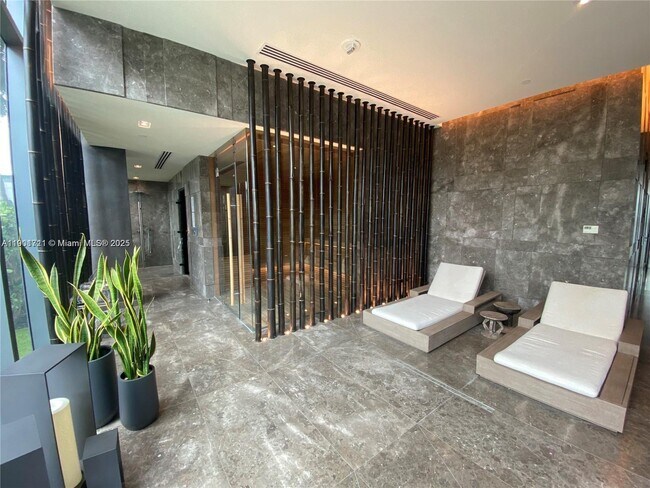 Building Photo - 650 NE 32nd St