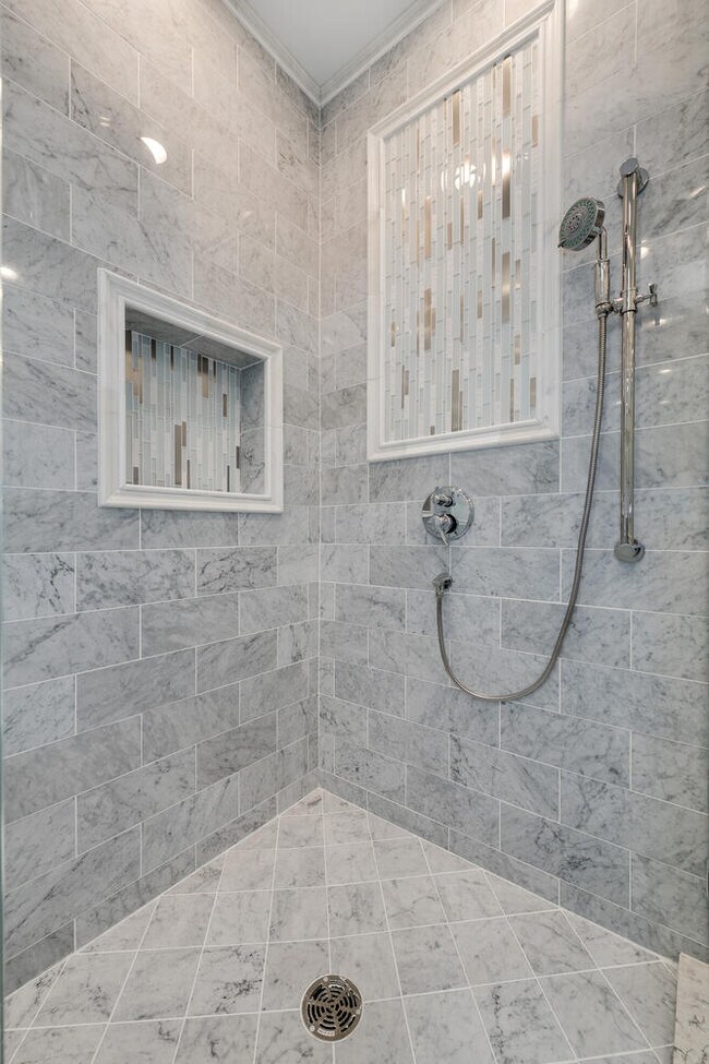 Building Photo - 1919 N Drake Ave