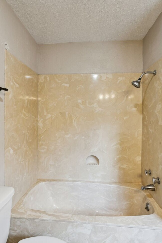 Building Photo - 3/2 Remodeled Home in Lampasas