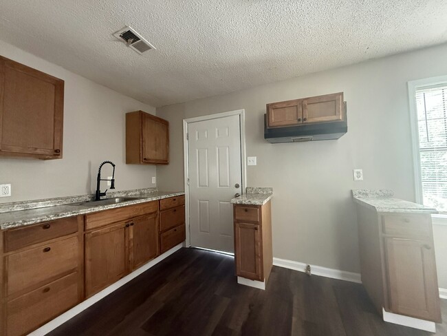 Building Photo - 2076 Goff Ave