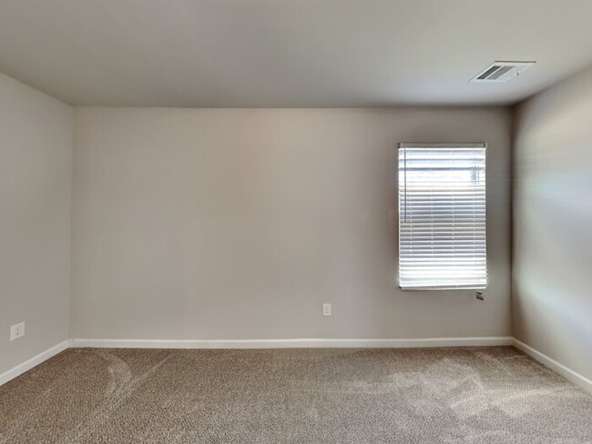 Building Photo - One Month FREE Move-in Special!