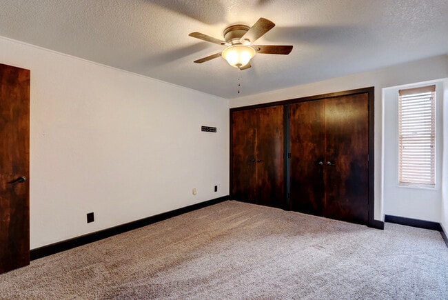 Building Photo - West Plaza Resort-Style  Living