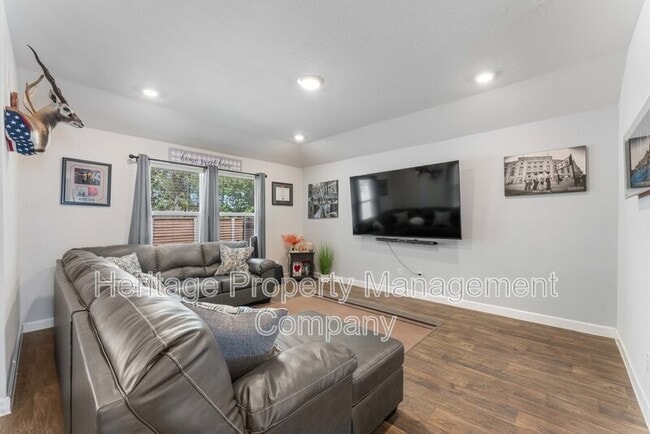 Building Photo - 829 Margay Lp