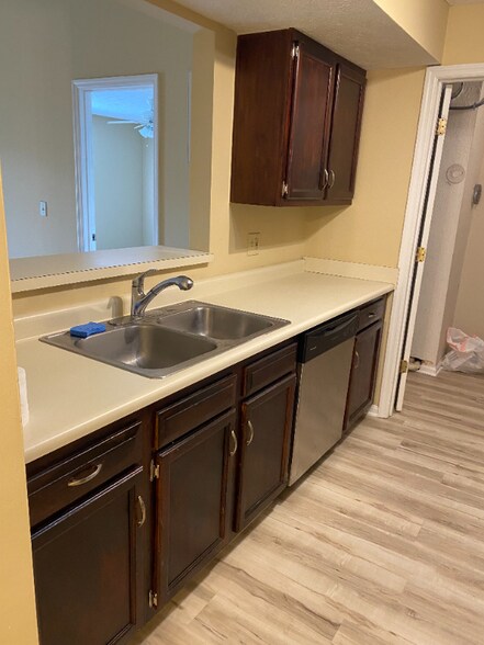 Building Photo - 9633 Crosley Farm Dr