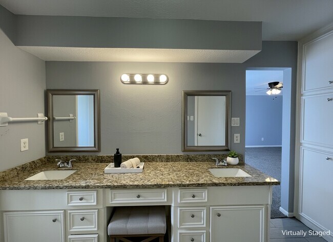Building Photo - 7918 Midland Forest Dr