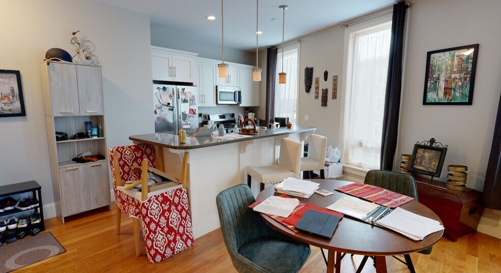 Building Photo - 166 Hampshire St