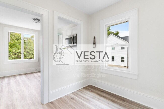 Building Photo - 42 Greenhill Ave