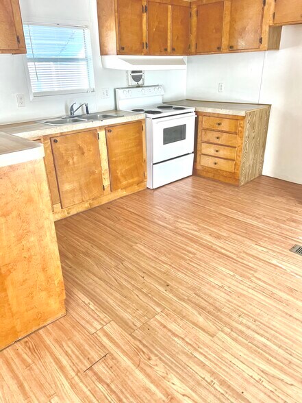 Building Photo - 300 Murls Lake Rd