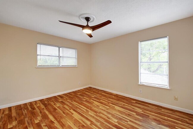 Building Photo - 1202 Artesian Cir