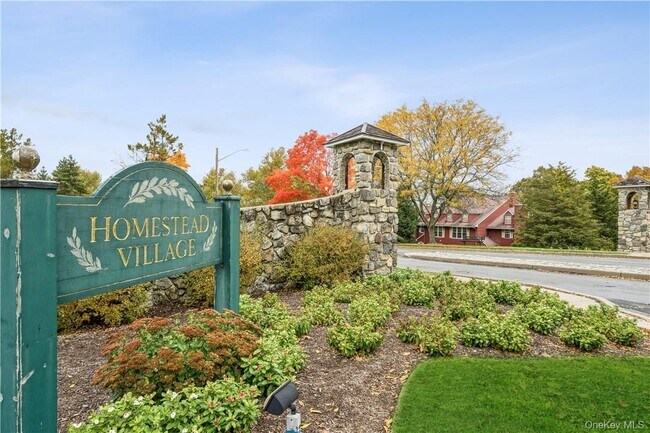 Building Photo - 27 The Knolls