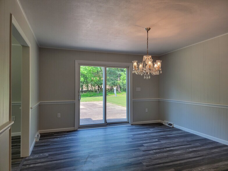 Building Photo - 380 Netzley Dr