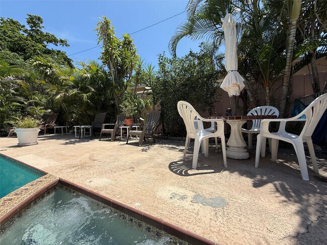 Building Photo - 1850 Rodman St