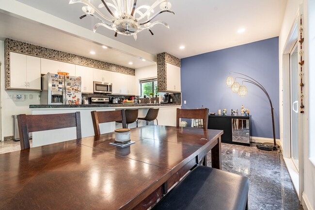 Building Photo - Beautiful 4 Beds and 2.5 Baths house with ...