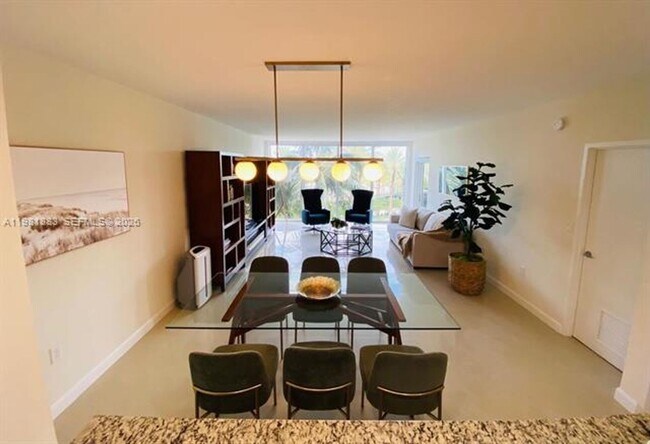 Building Photo - 10275 Collins Ave