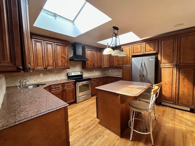 Building Photo - 1380 Bellmore Ave
