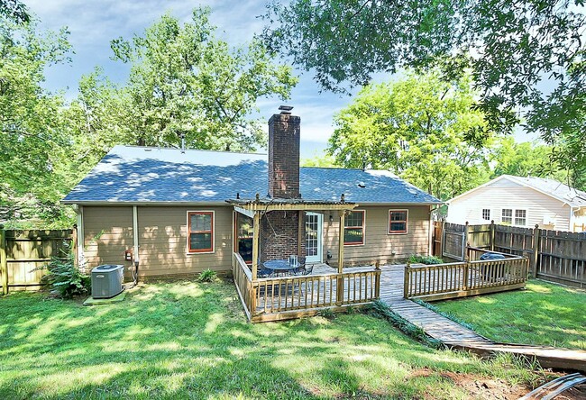 Building Photo - Exquisite South Charlotte Ranch, Move-In R...